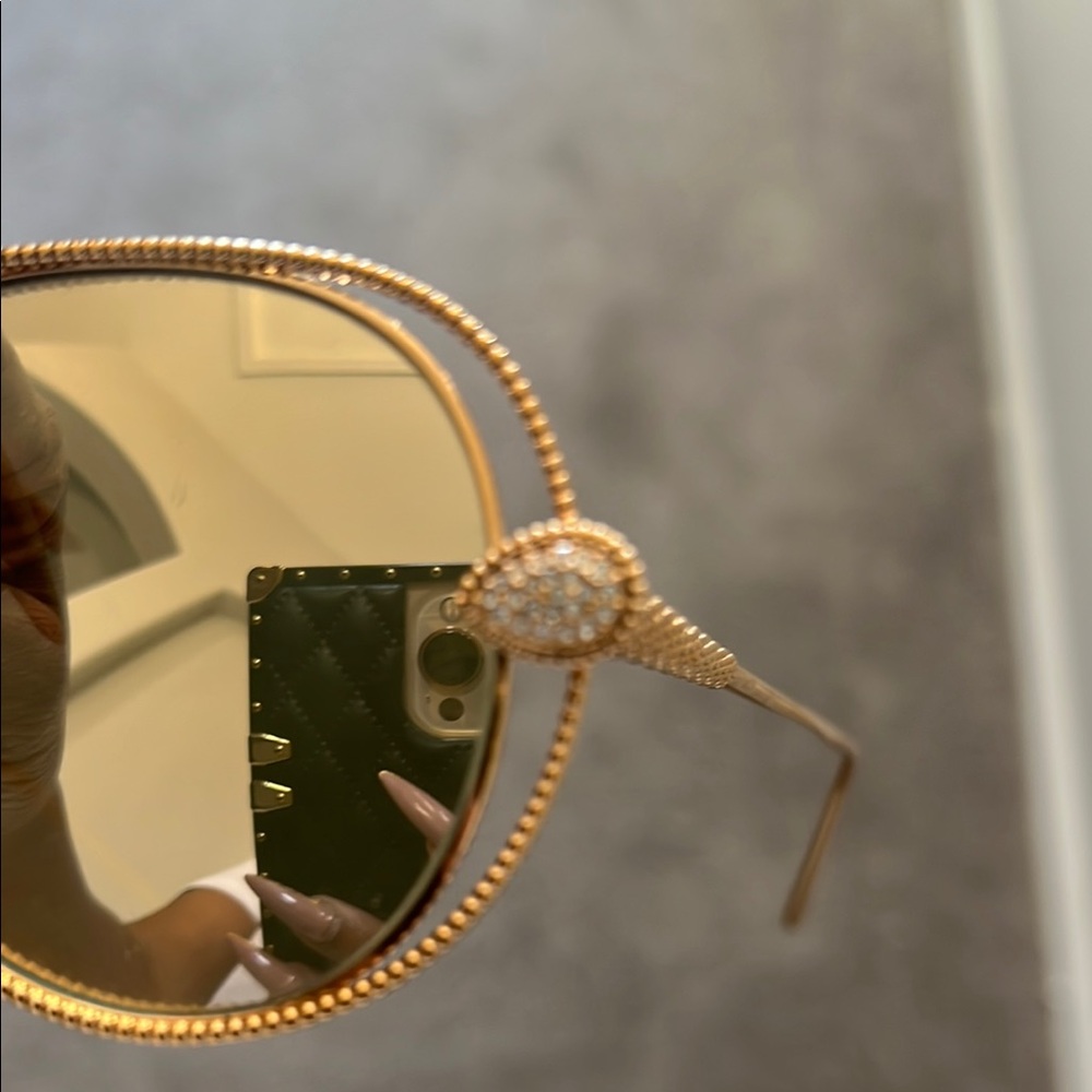 Gold Aviator Sunglasses with Mirrored Lenses - Picture 2 of 12